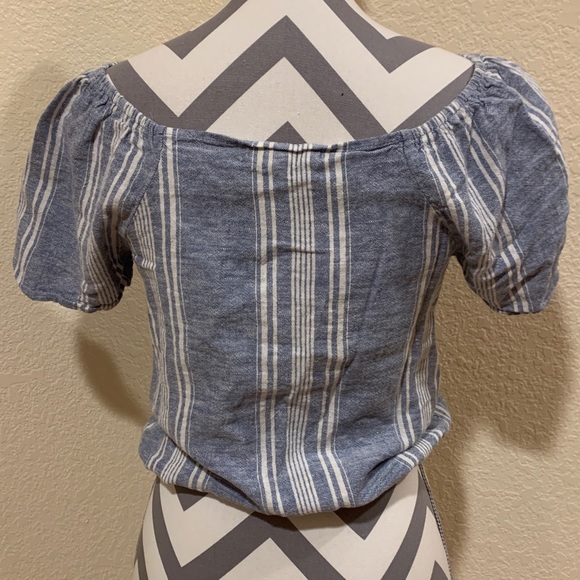 Blue & white pin stripped puffy sleeve crop top size medium wallflower - Picture 2 of 4